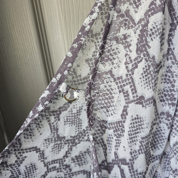 Cato Snake Print Blouse Women 22/24W Plus Gray Slit Open Long Sleeve Flowy Lined - Picture 12 of 14